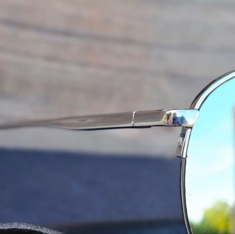 LE SPECS AVIATOR MIRRORED SUNGLASSES WITH CASE - Picture 4 of 5